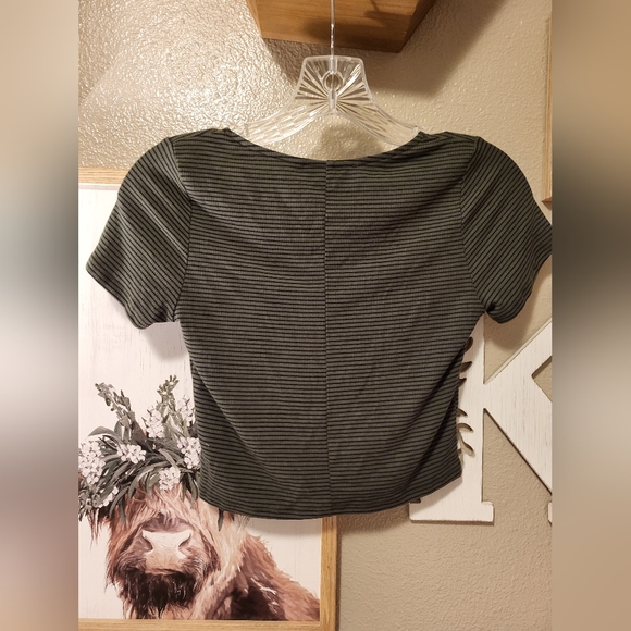 Blue blush Green Striped Crop Top in size Medium - Picture 3 of 3